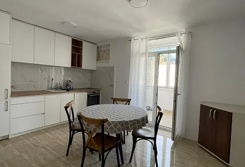 Möblierte 1-Zimmer-Wohnung mit 49 m² + 5 m² Terrasse nahe der Altstadt von Budva