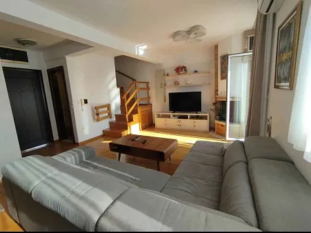 Duplexwohnung mit Meerblick in Budva