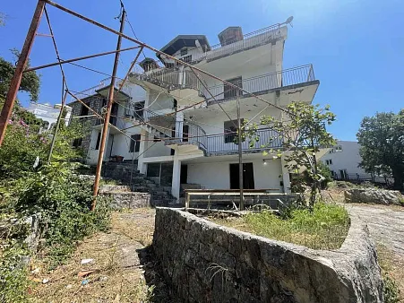 Haus in Ratac, Bar, mit 1.600 m² Grundstück — ca. 350 m² — photo 2