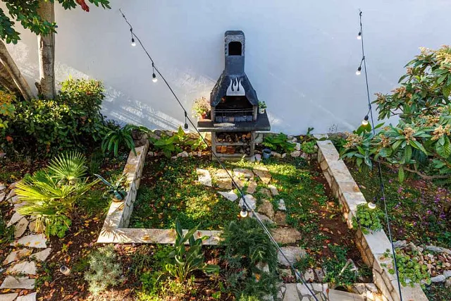 Green Area & Mountain Views: Your Dream Home