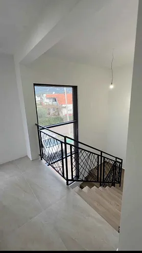 LUXURIÖSES HAUS IN BAR – 225 M² WOHNFLÄCHE