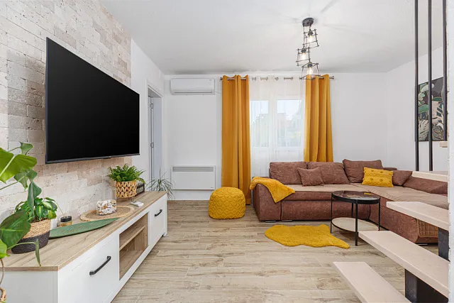 Green Area & Mountain Views: Your Dream Home — photo 5