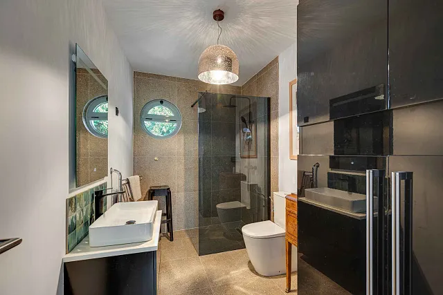 Luxuriöse Investitionsvilla in Blizikuće – 3 Apartments, Pool & 120 m² Dachterrassen — photo 11