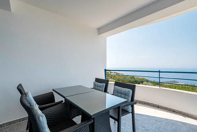 Luxuriöse Investitionsvilla in Blizikuće – 3 Apartments, Pool & 120 m² Dachterrassen — photo 13