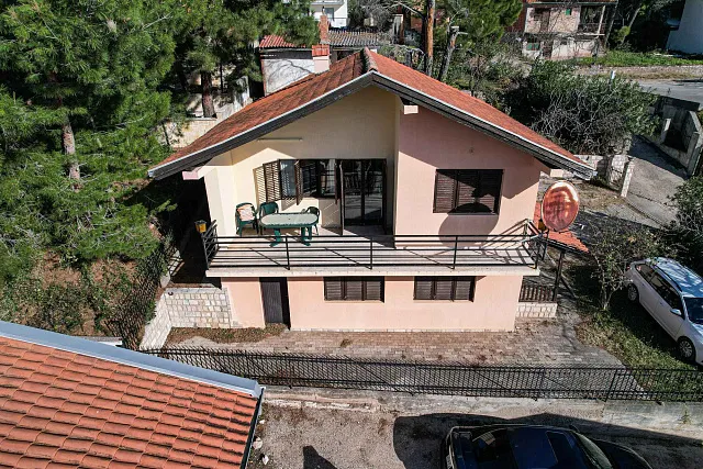 Haus zum Verkauf in einem ruhigen Teil von Bar.