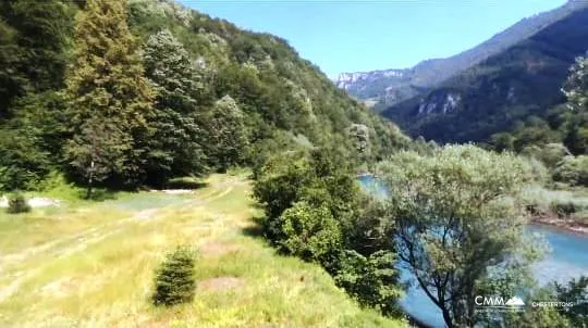 Grundstück am Ufer des Flusses Tara