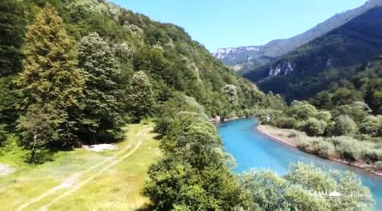 Grundstück am Ufer des Flusses Tara