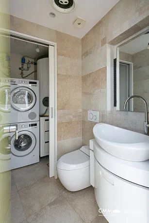 Luxuriöse Ein-Zimmer-Wohnung mit Designer-Innenraum