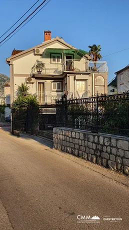Haus in Stoliv, erste Reihe am Meer