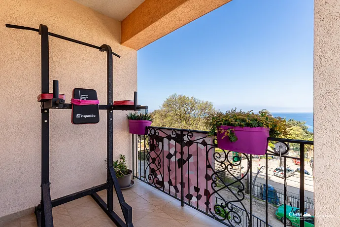 Zwei-Zimmer-Wohnung mit Meerblick.
