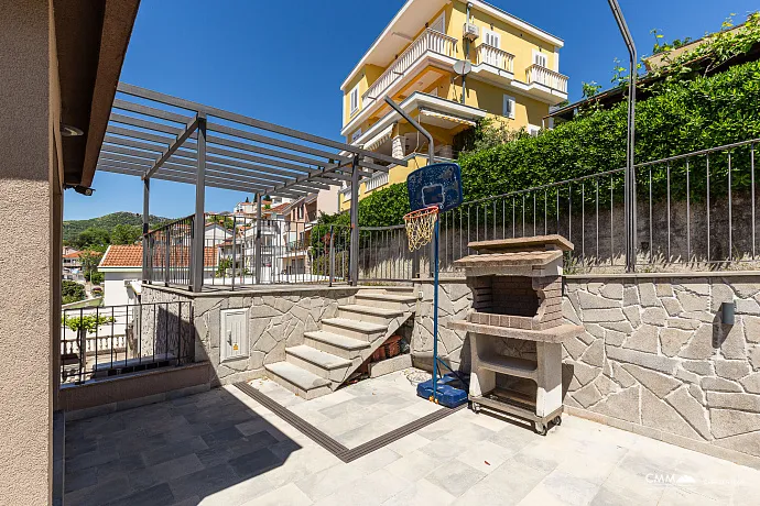 Ausgezeichnete Villa im Zentrum von Herceg Novi