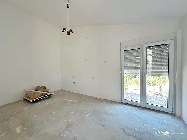 Zweistöckiges Haus in Dobra Voda