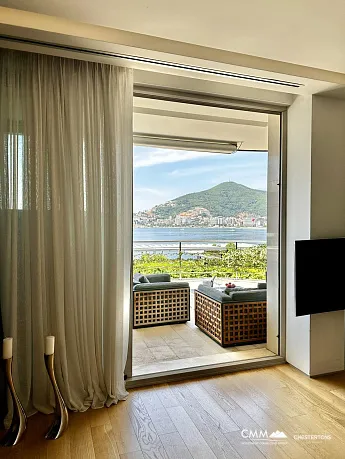 Luxuriöse Wohnung in Budva mit Meerblick