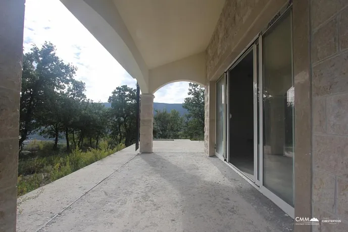 Zweistöckiges Haus mit Meer- und Bergblick in der Gegend der Stadt Herceg Novi