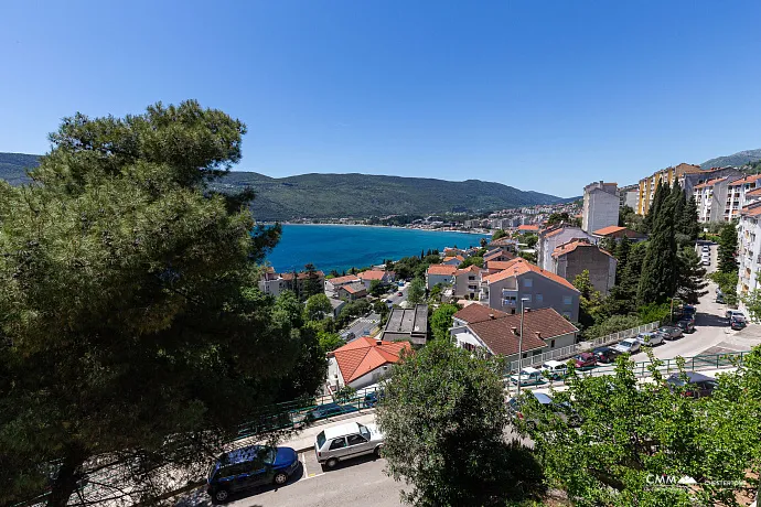 Ausgezeichnete Villa im Zentrum von Herceg Novi