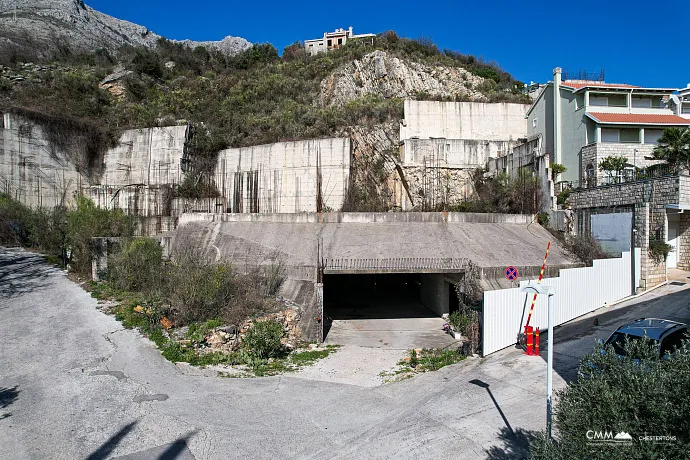 Grundstück 1580 m2 mit Projekt für ein Aparthotel in Rezevici