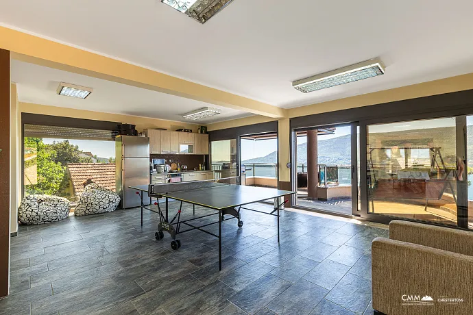 Ausgezeichnete Villa im Zentrum von Herceg Novi