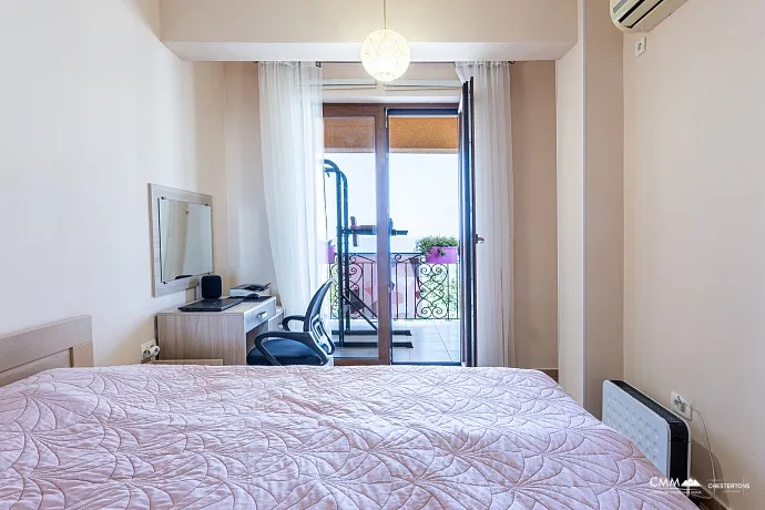 Zwei-Zimmer-Wohnung mit Meerblick.