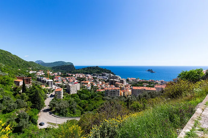 Drei-Zimmer-Wohnung in Petrovac mit Meerblick