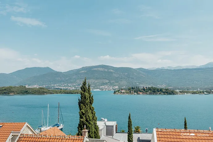 Zweizimmerwohnung mit Meerblick, 60 m vom Strand entfernt – Tivat