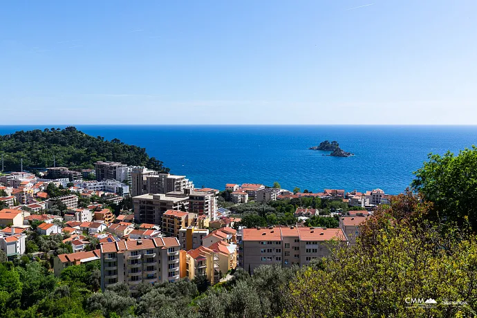 Drei-Zimmer-Wohnung in Petrovac mit Meerblick