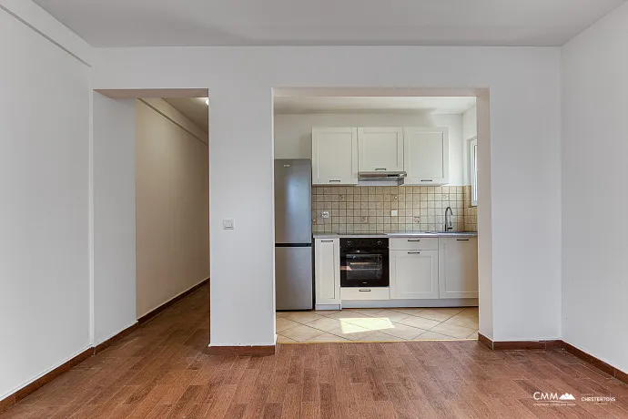 Geräumiges Apartment mit 1 Schlafzimmer in Rafailovići