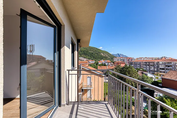 Sonnige Einzimmerwohnung mit 42 m² in Budva, nahe dem Meer.