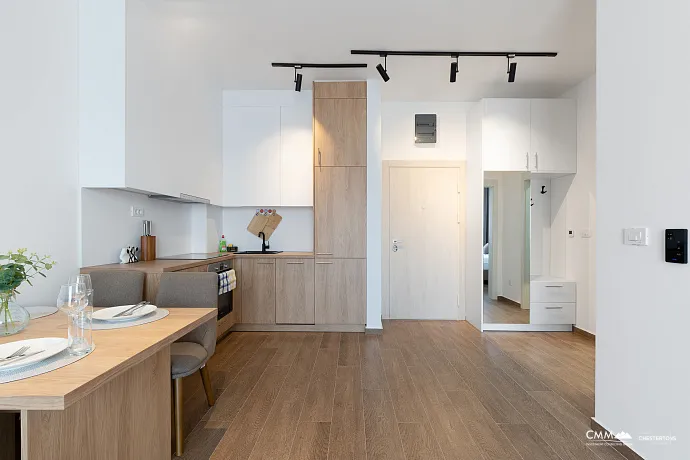 Sonnige Einzimmerwohnung mit 42 m² in Budva, nahe dem Meer.