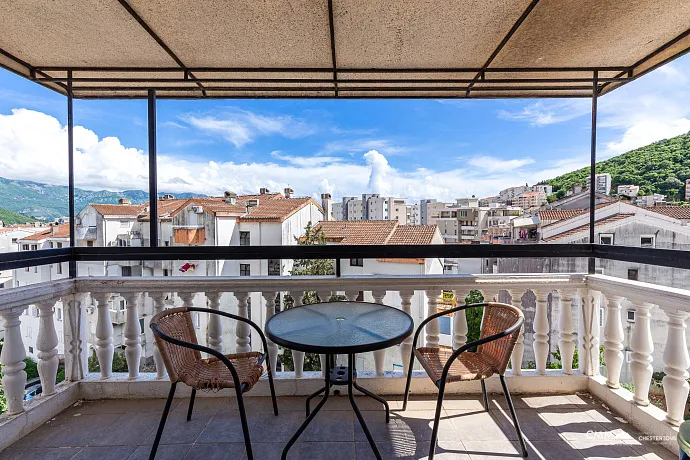 Budva: Komfort & Lage – 2 Zimmer