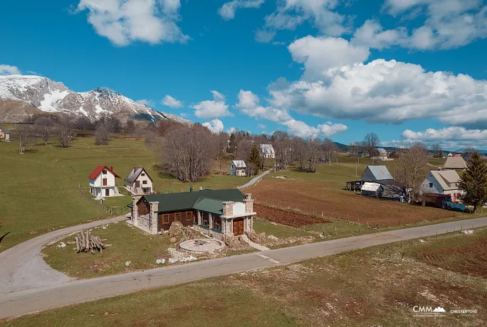 Zu verkaufen oder zu vermieten — Neues Restaurant in Žabljak