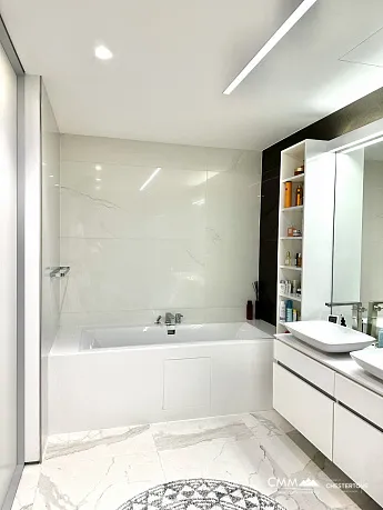Luxuriöse Wohnung in Budva mit Meerblick