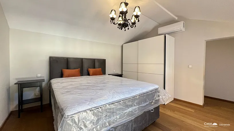 Zum Verkauf steht eine neue Luxuswohnung im Zentrum von Tivat