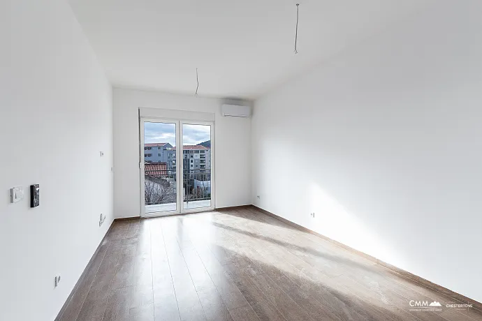 Sonnige Einzimmerwohnung mit 42 m² in Budva, nahe dem Meer.
