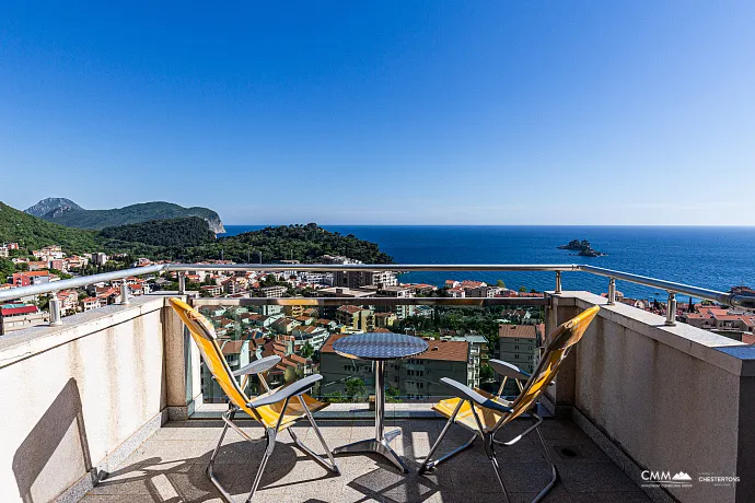 Drei-Zimmer-Wohnung in Petrovac mit Meerblick