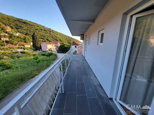 Haus mit 10 Wohnungen in Herceg Novi, Zelenika