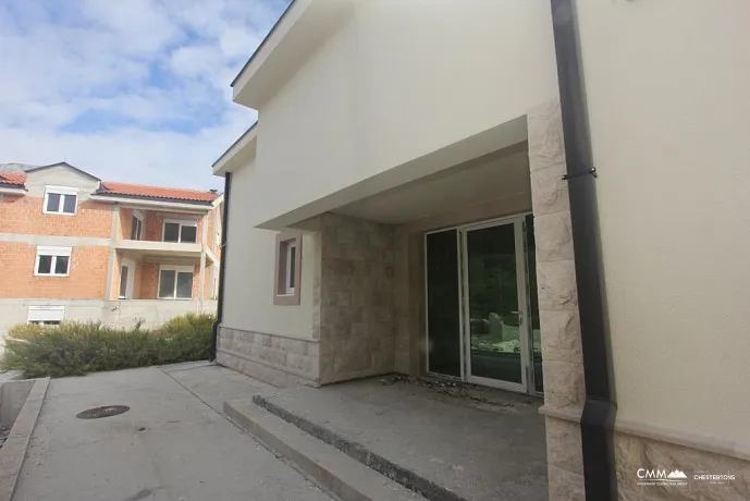 Zweistöckiges Haus mit Meer- und Bergblick in der Gegend der Stadt Herceg Novi