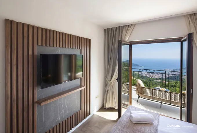 Wunderschöne Villa mit Panoramablick auf das Meer.