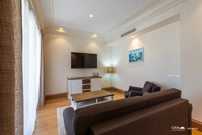 Luxuriöse Ein-Zimmer-Wohnung mit Meerblick in Porto Montenegro
