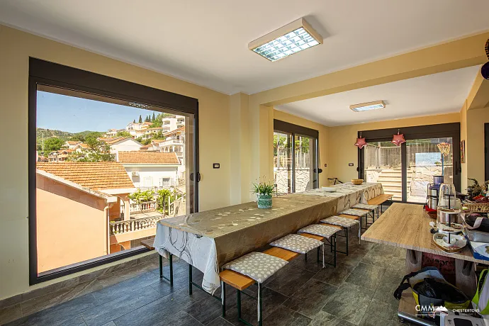 Ausgezeichnete Villa im Zentrum von Herceg Novi