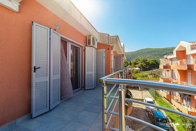 Dreizimmerwohnung in Lastva, 128 m²