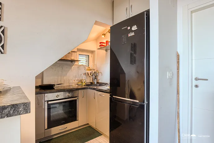 Duplex-Wohnung mit Mittelmeersicht in Petrovac, 104 m²