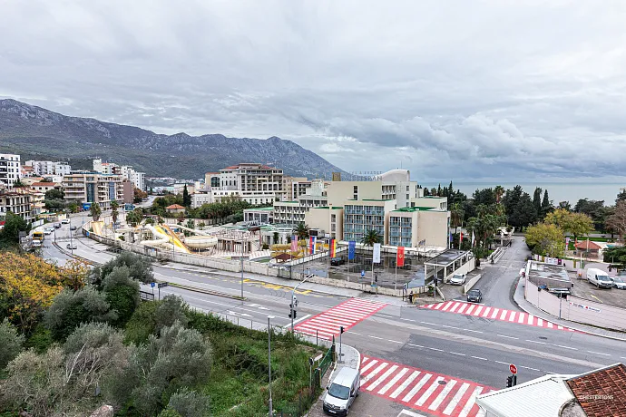 Komplex in Bečići in der Nähe des Meeres