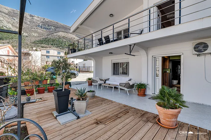 Zweistöckiges geräumiges Haus in Sutomore