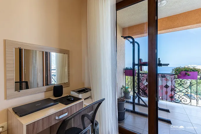 Zwei-Zimmer-Wohnung mit Meerblick.