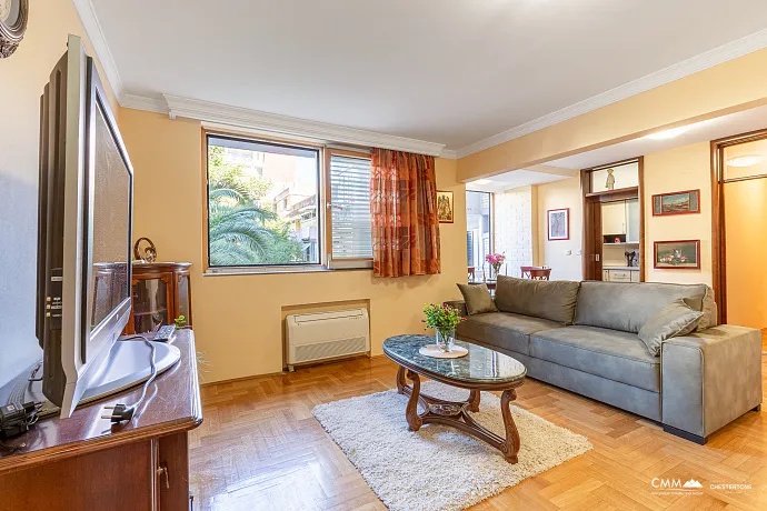 Geräumige Wohnung im Herzen von Budva — in der Nähe der Altstadt und des Strandes