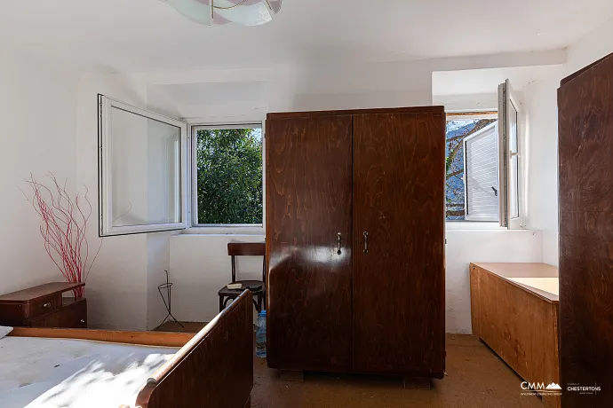 Zu verkaufen – Authentisches Steinhaus mit traumhaftem Blick auf die Bucht von Kotor