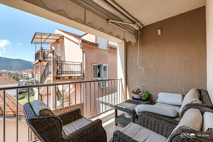 Haus in einer ruhigen Gegend von Budva mit Blick auf das Meer.
