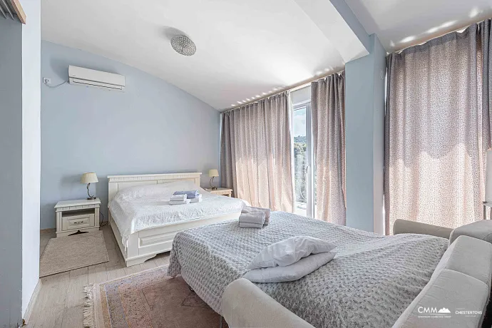 Luxusvilla mit Pool in Uteha