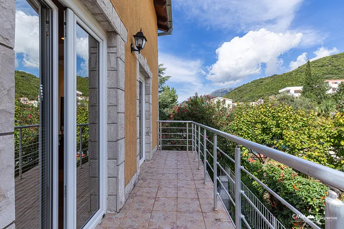 Haus in Kumbor 200 m zum Meer