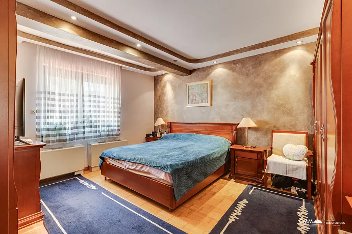 Haus in einer ruhigen Gegend von Budva mit Blick auf das Meer.